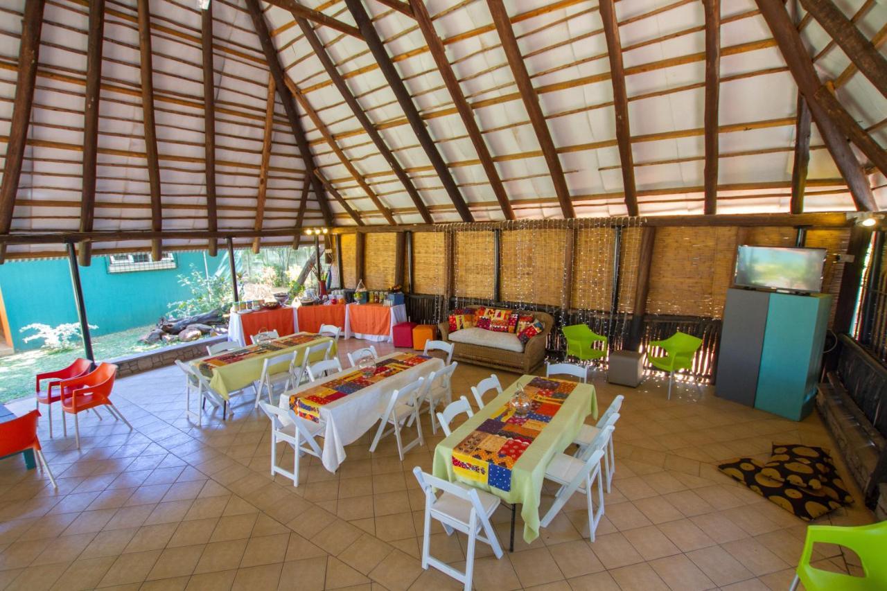 Flatdog Lodge Victoria Falls Exterior foto